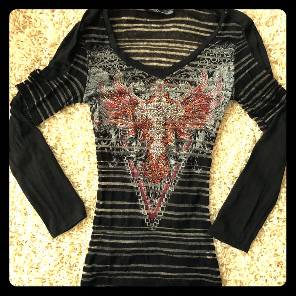 Size small Angels and Diamonds v neck